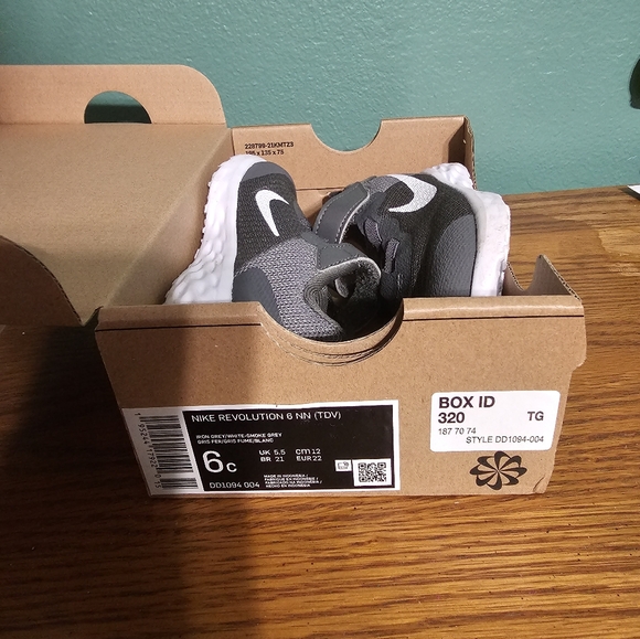 Nike Other - Nike Revolution 6C